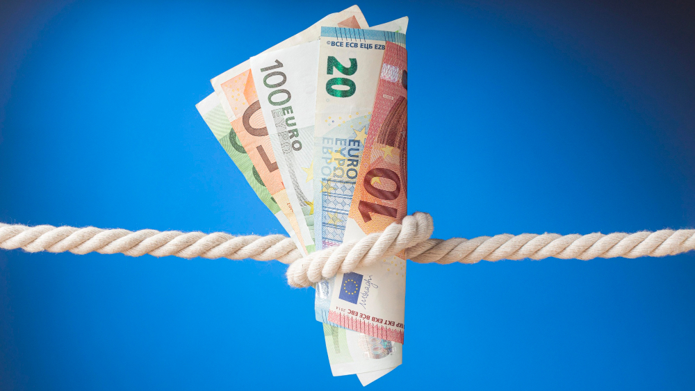 arrangement banknotes rope
